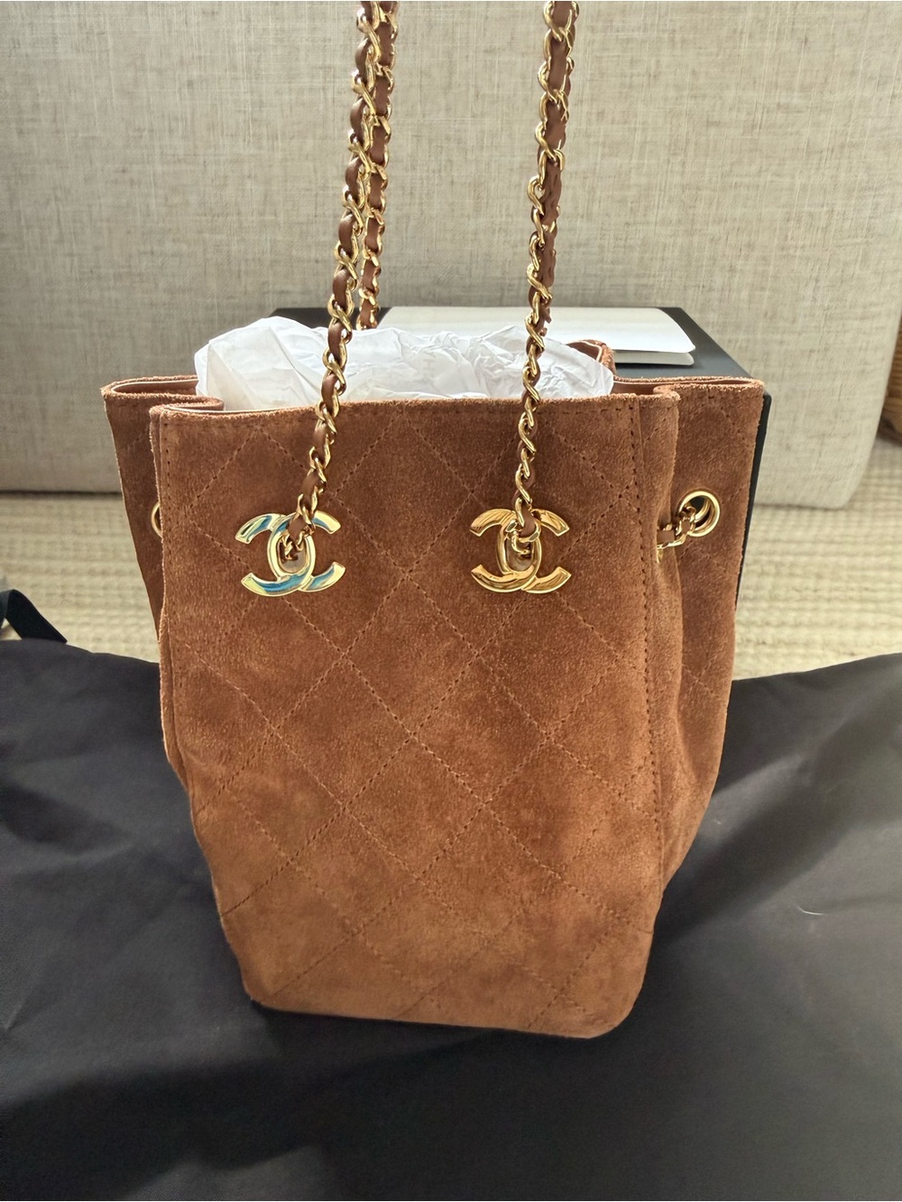 Chanel 26A Suede Bucket Bag with GHW - Picture 4 of 7